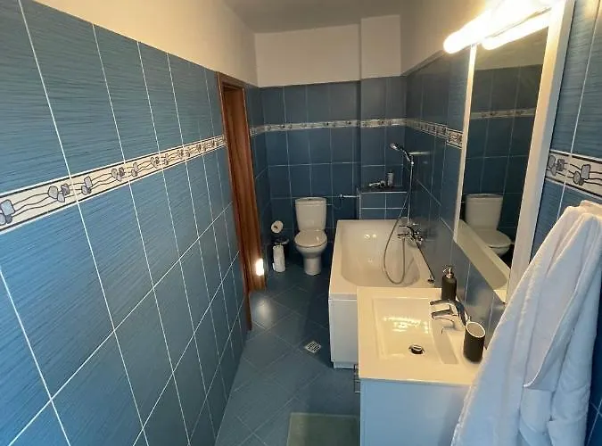 House Of Parliament Ultracentral Self Check In Apartament *